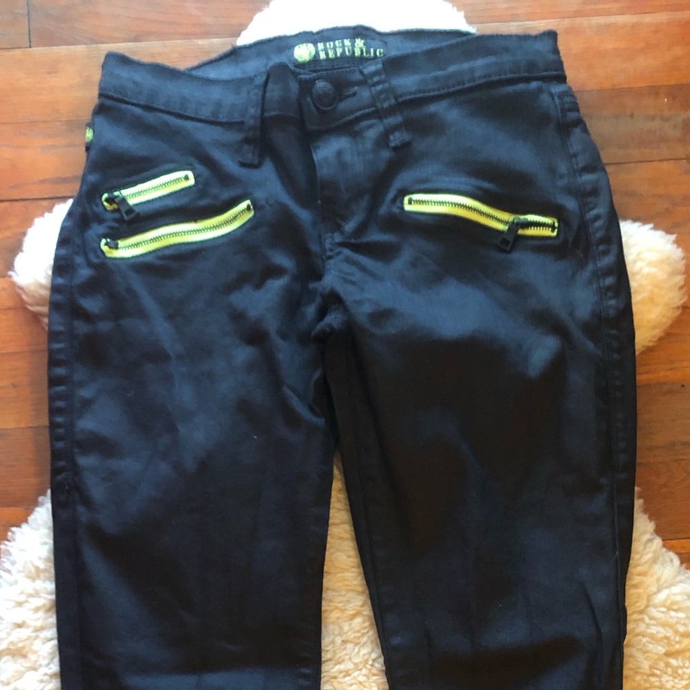 Rock & Republic Size 4 Wax Coated Black Jeans Neon - Picture 3 of 8